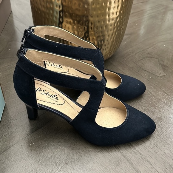 LIFESTRIDE Giovanna 2 Pumps (WIDE) - Picture 5 of 9